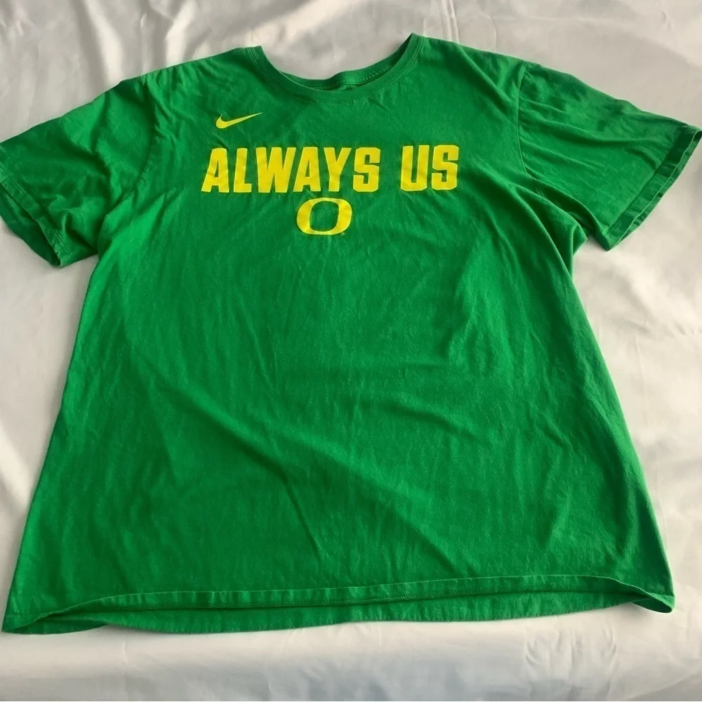(2) Nike Oregon Ducks Basketball PE Athletic Cut Fit T Shirts XXL Green Boxy Fit